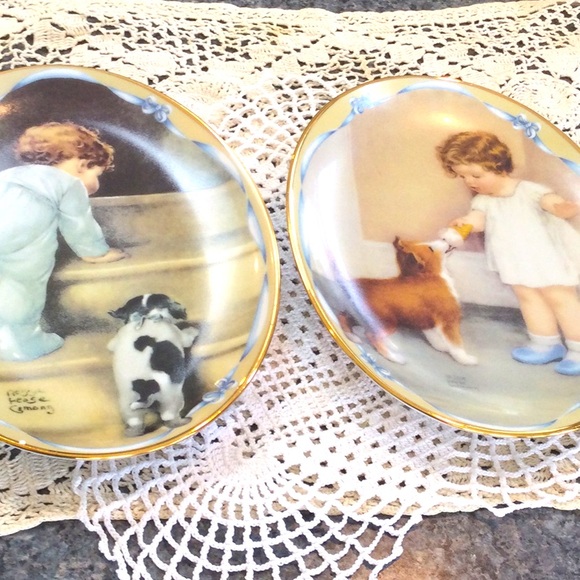 Set of 2Bessie Pease Gutman Bradford Exchange plates. Babies and puppies 1997. - Picture 3 of 6